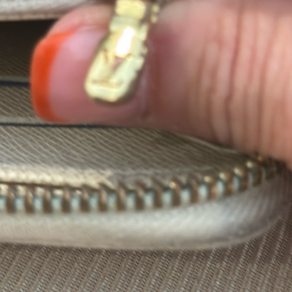 Louis Vuitton Damier Azur Zippy Wallet - Picture 12 of 13